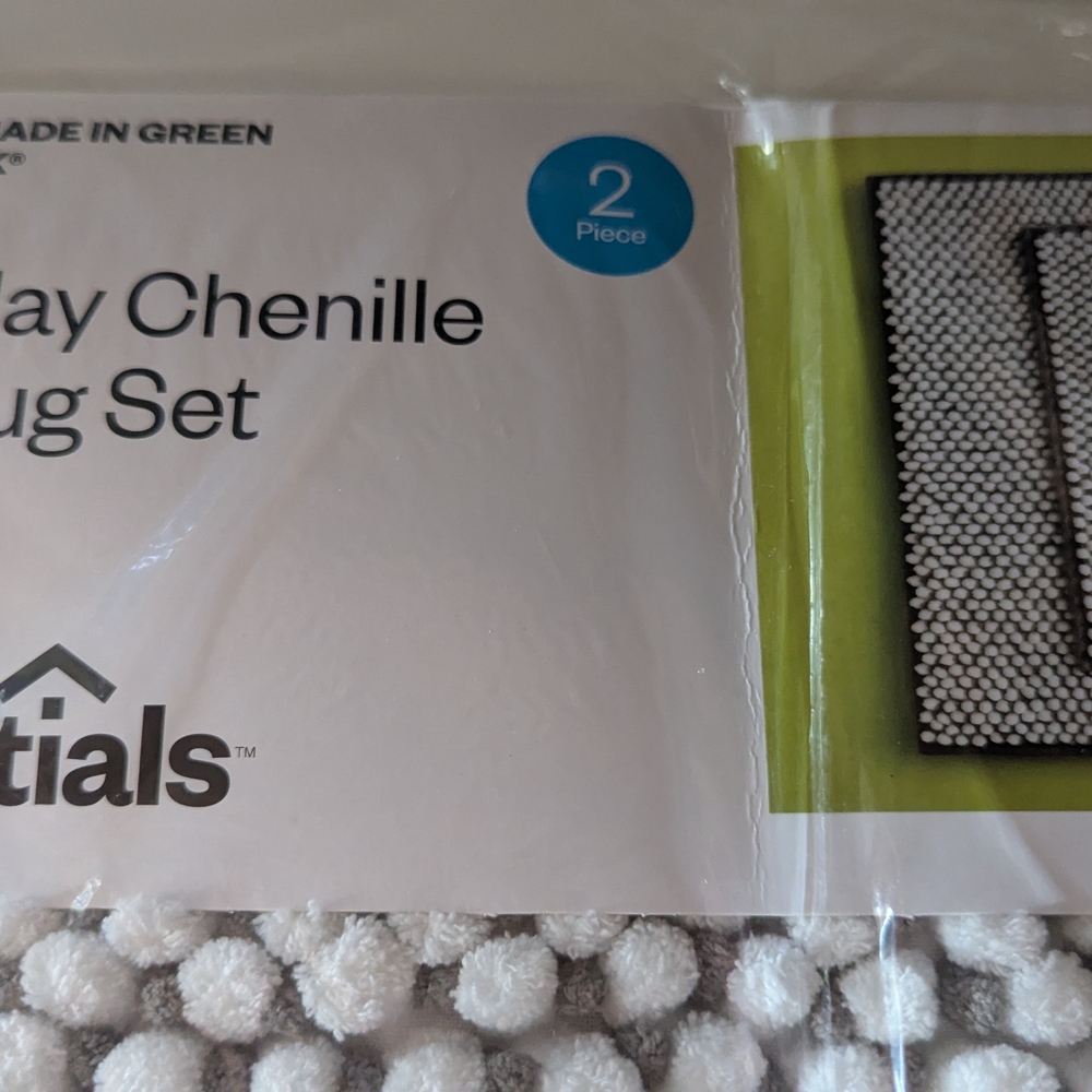 LAST ONE Set Of Room Essentials White and Gray Everyday Chenille Bath Rug Set - Picture 2 of 3